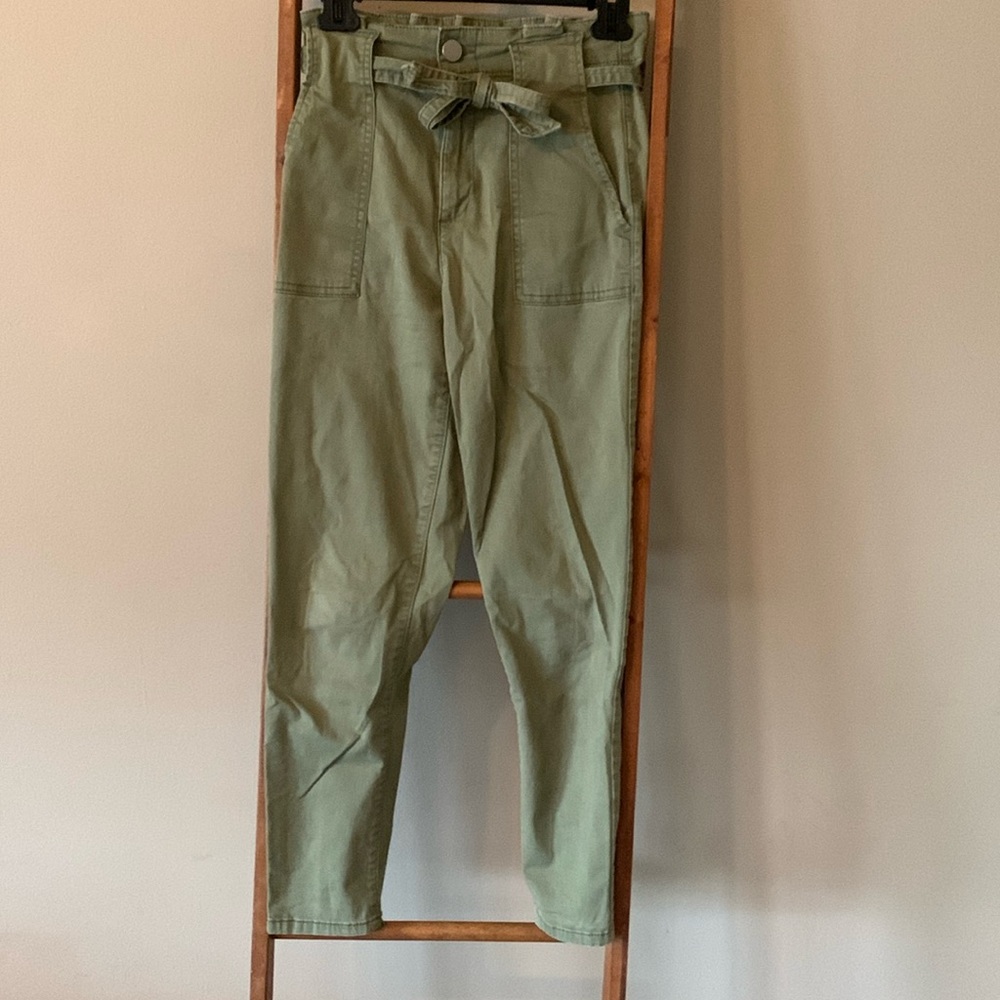 No Boundaries high Rise tie front pants